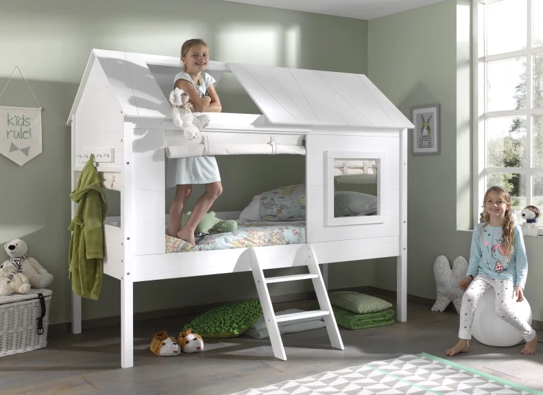Charlotte Tree Houses W/Base & Optional Curtain