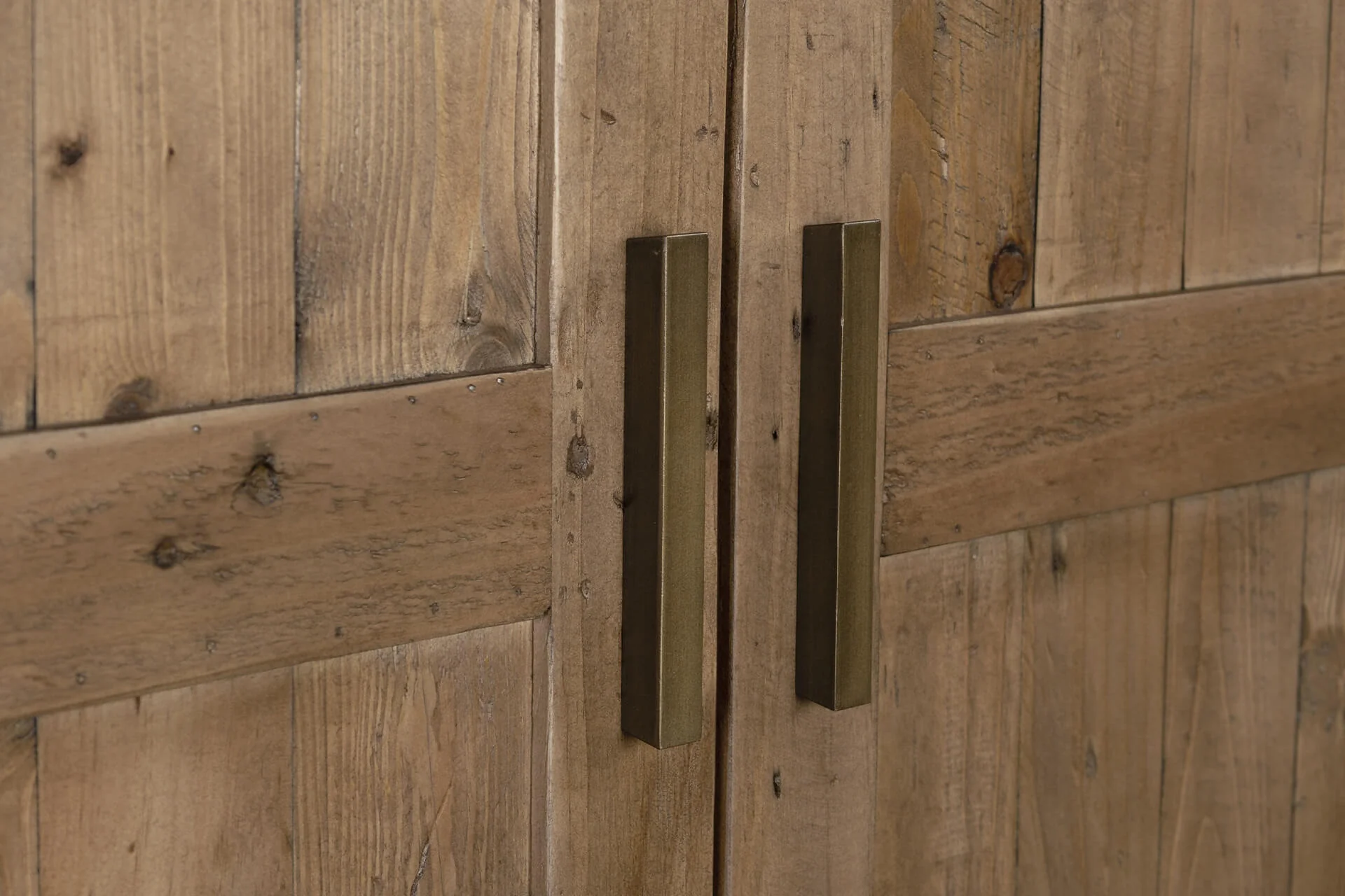 Inola 2 Door 1 Drawer Wardrobe – Reclaimed Pine with Brass Handles - Image 8