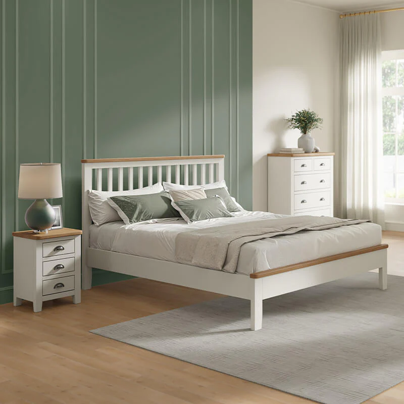 Mellor 5' Bed – Cashmere Finish with Shaker Legs