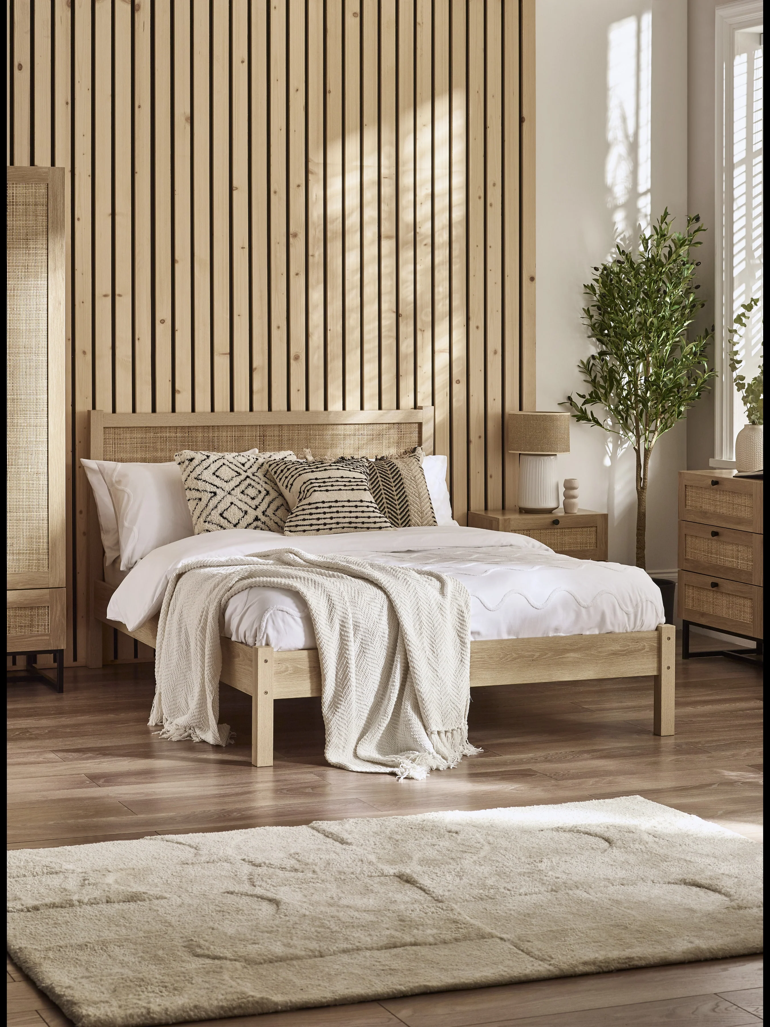 Padstow Rattan 150Cm King Bed - Oak