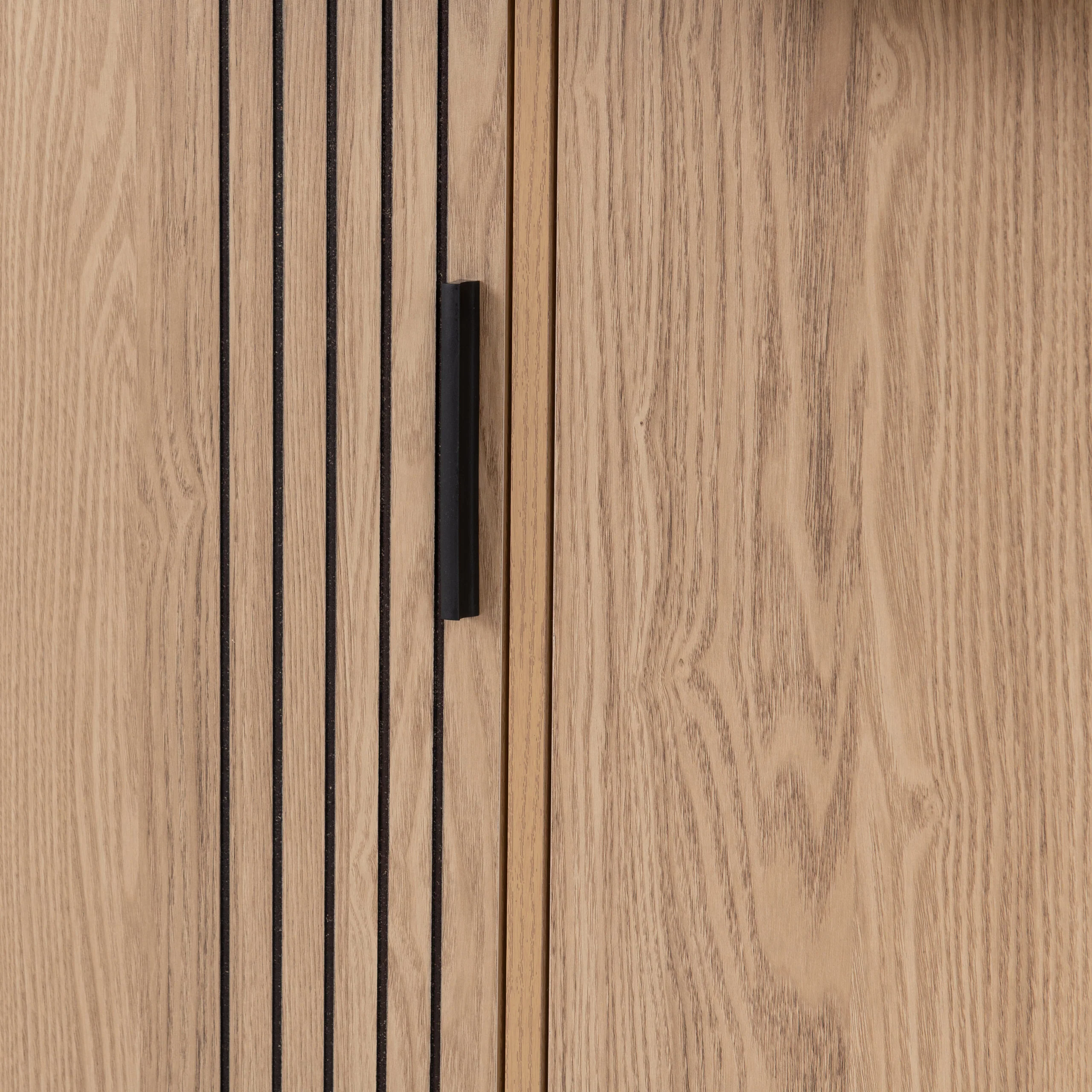 Tessa 3 Door 2 Drawer Sideboard - Natural Oak Effect - Image 6