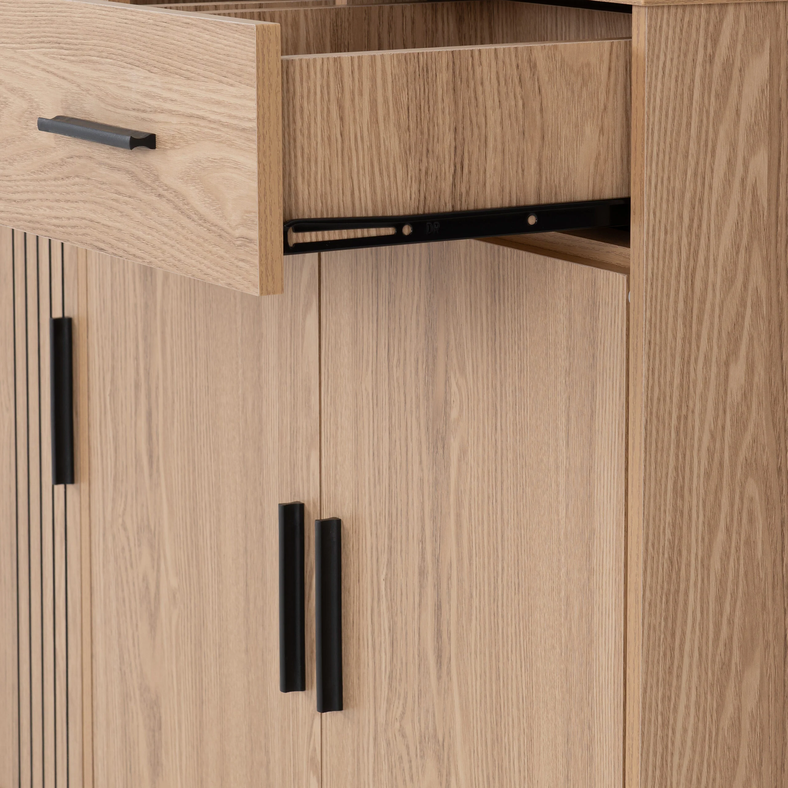 Tessa 3 Door 2 Drawer Sideboard - Natural Oak Effect - Image 7